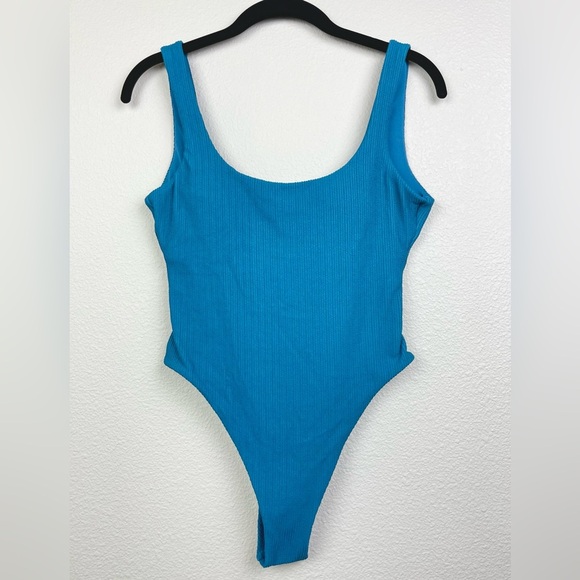 Vitamin A Women's Medium Scoop Neck One Piece Swimsuit Textured Blue Beach Swim - Picture 2 of 16